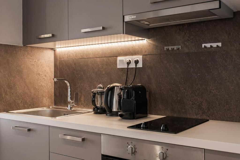 Piraeus Deluxe 2Bdr Apt - Near Metro And Port 外观 照片