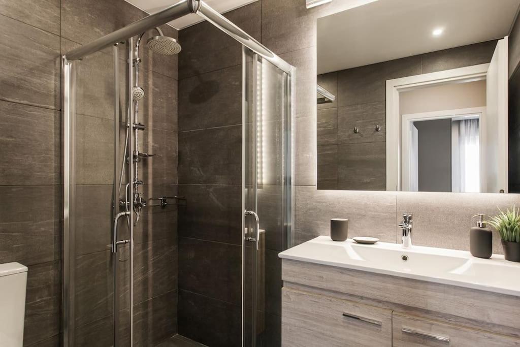 Piraeus Deluxe 2Bdr Apt - Near Metro And Port 外观 照片